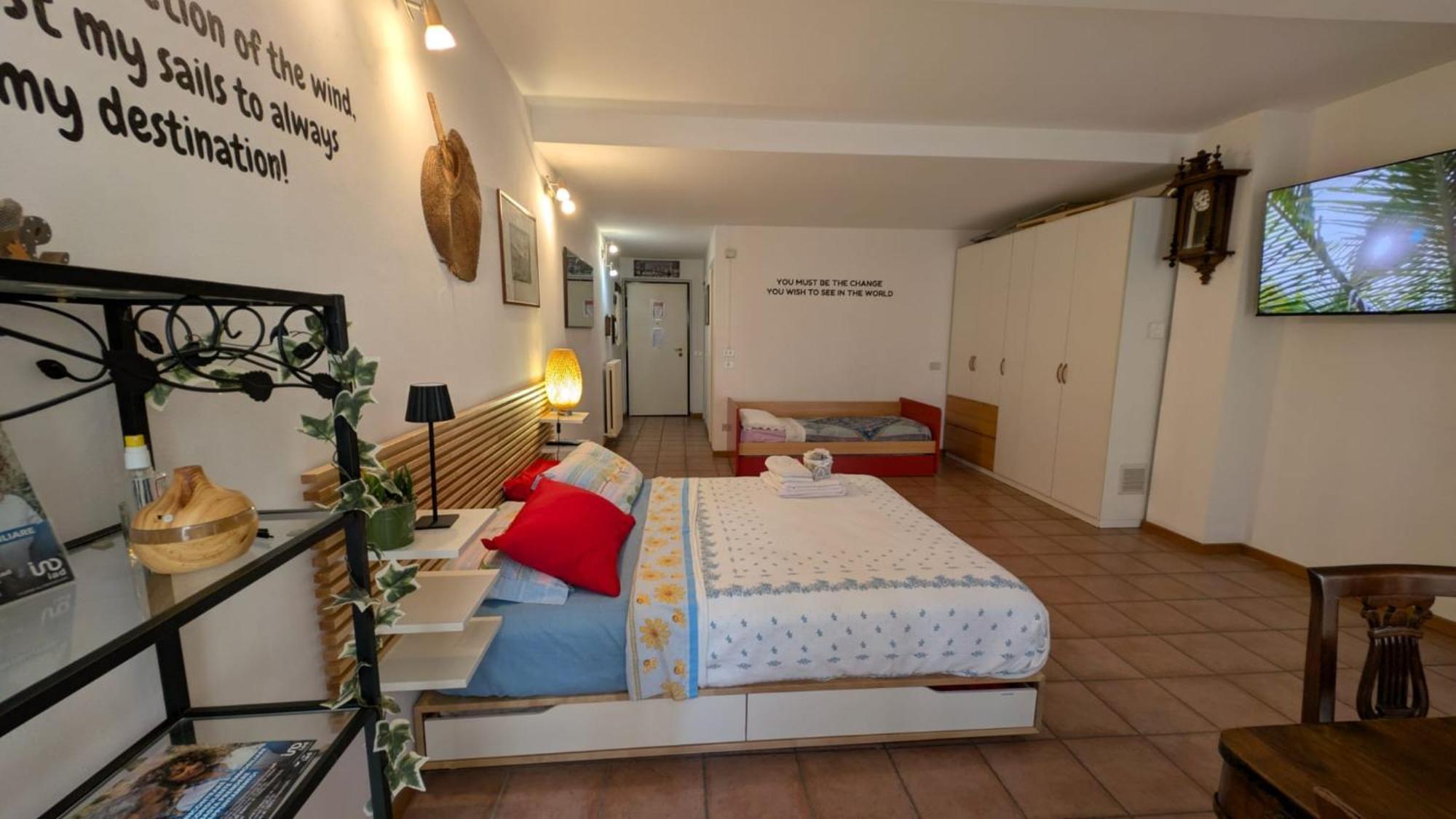 Timeless Home Deluxe Smart Cinema Suite With Netflix & Disney Parma Exteriör bild